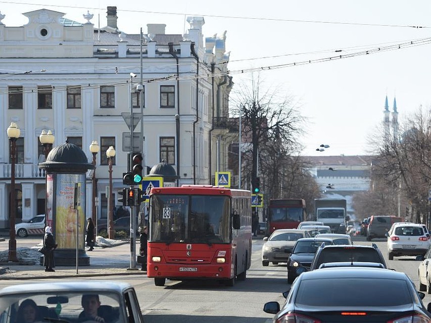 Автобусы приедут в 2:00.