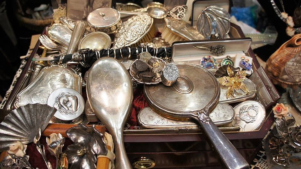 На продаже антиквариата феодосиец купил себе квартиру и машину