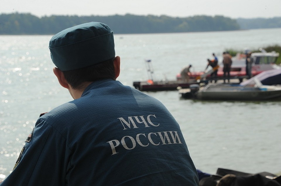 Великолукские спасатели продолжают искать тело утонувшей 5 апреля девочки.