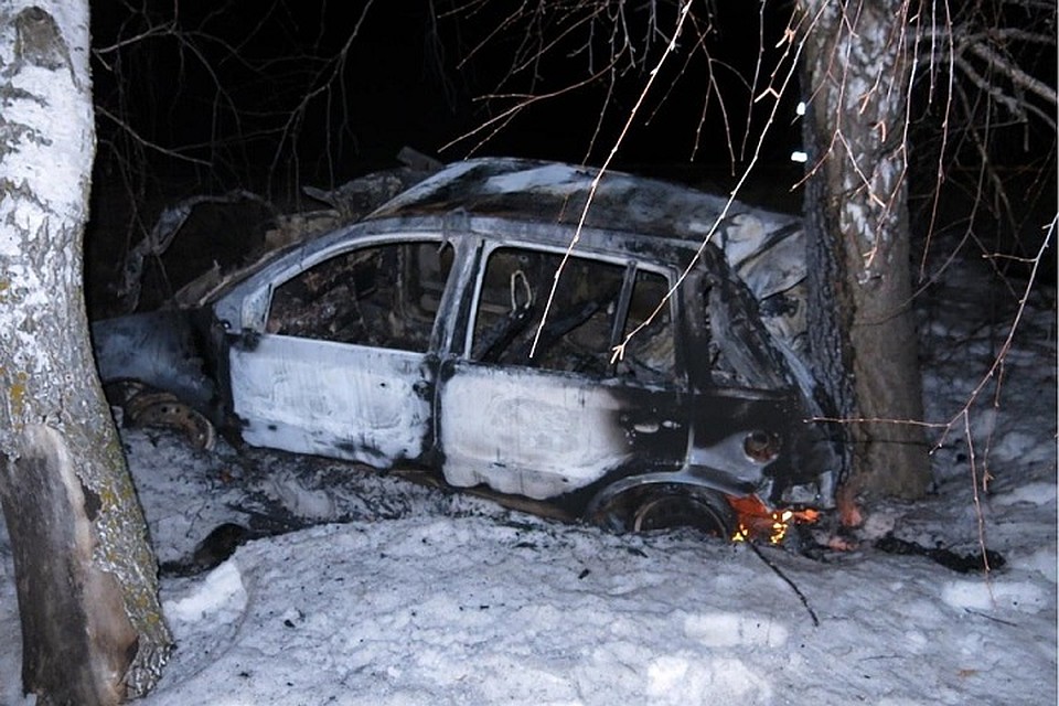 Автомобиль выгорел полностью