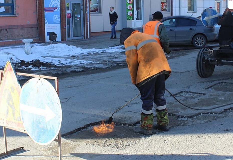 В центре Барнаула также приступили в ремонту дорог