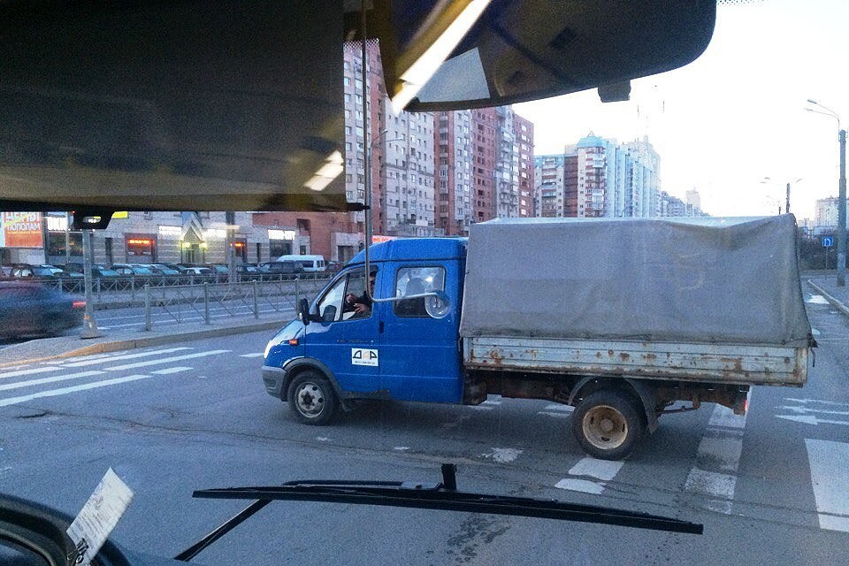 Герой утра на ржавой "Газели". Фото: ДТП и ЧП/ВКонтакте