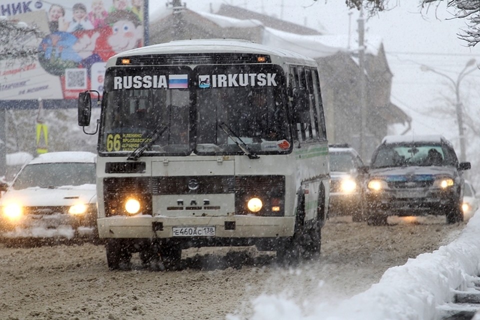 Следователи проверяют факт падения пассажира из автобуса на полном ходу в Иркутске