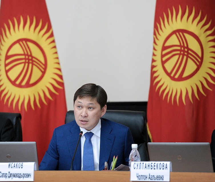Сапар Исаков уволил акима района, где накануне произошли массовые беспорядки
