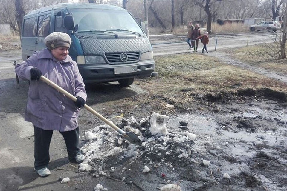На уборку выходили и студенты и пенсионеры