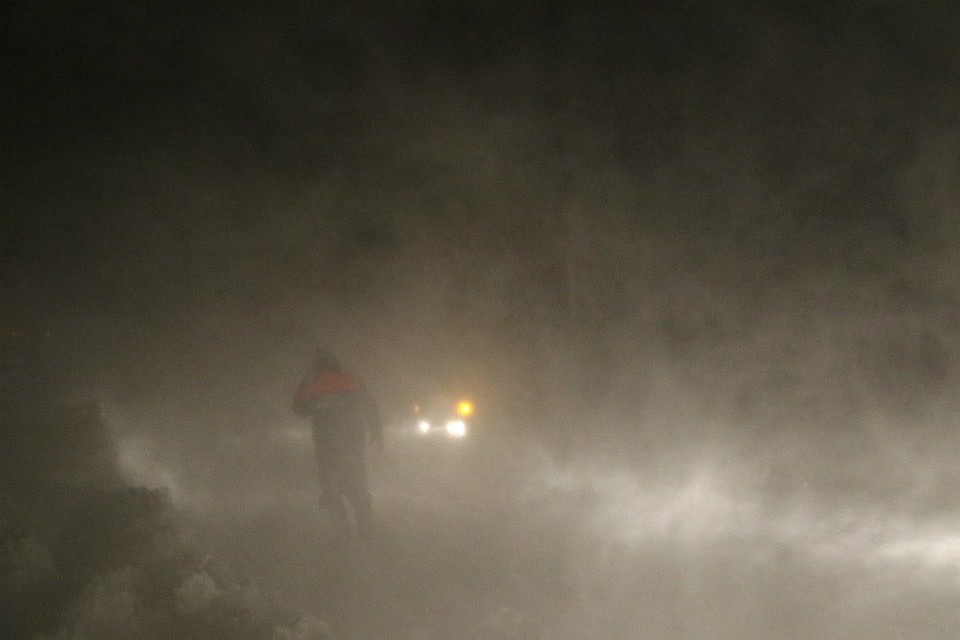 В Хабаровском крае семь автомобилей оказались заперты в снежном плену из-за собственной недальновидности