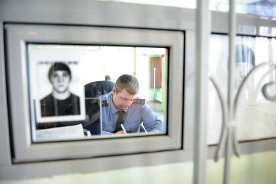 Пока пособница отвлекала жертв расспросами, другая в этом время забиралась к ним в сумку