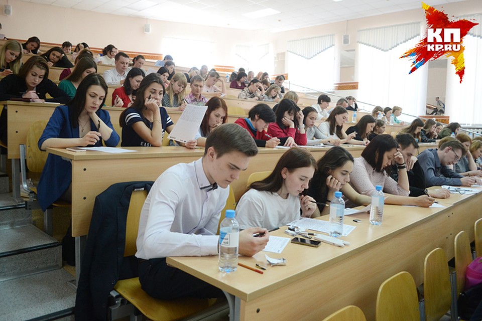В Брянске писали отрывок "Вечер" из неопубликованного романа Гузель Яхиной про учителя словесности.