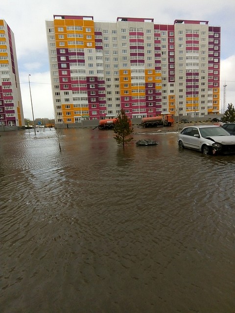ЖК Комарово в Тюмени утонул в талых водах. Фото Николая Муталапова vk.com