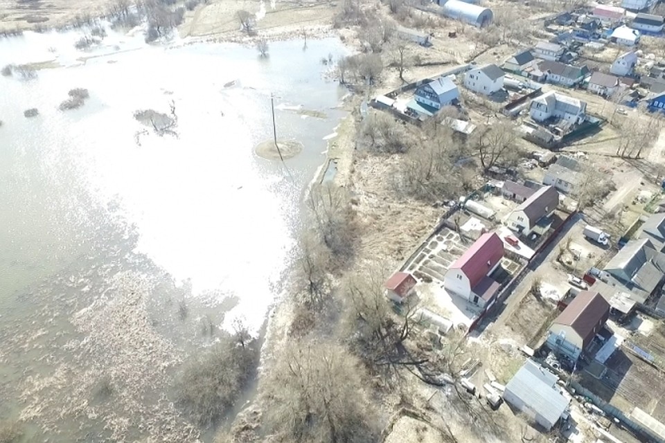 Уровень воды в некоторых реках еще растет.