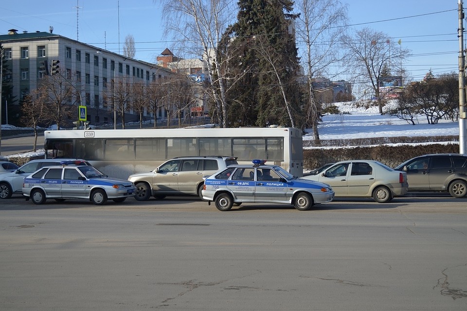 Автоинспекторы проверяли водителей автобусов
