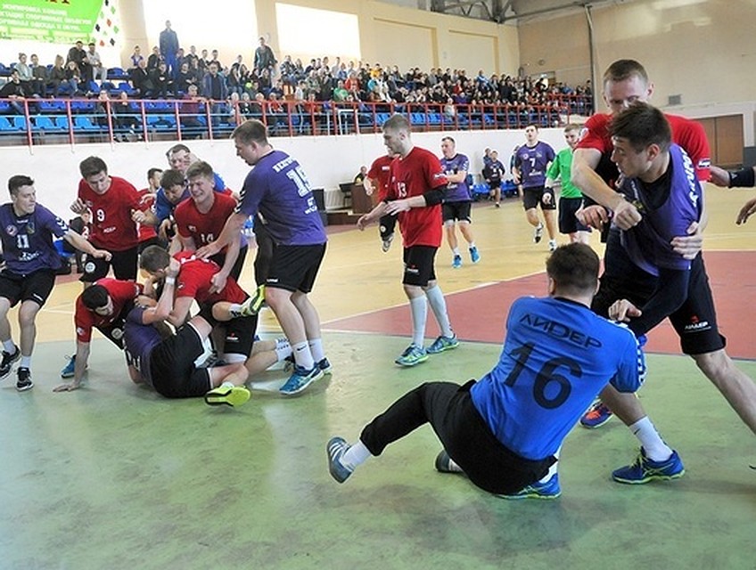 Драка началась за четыре минуты до конца игры. Фото: "БелПресса"/Юрий Бограда.