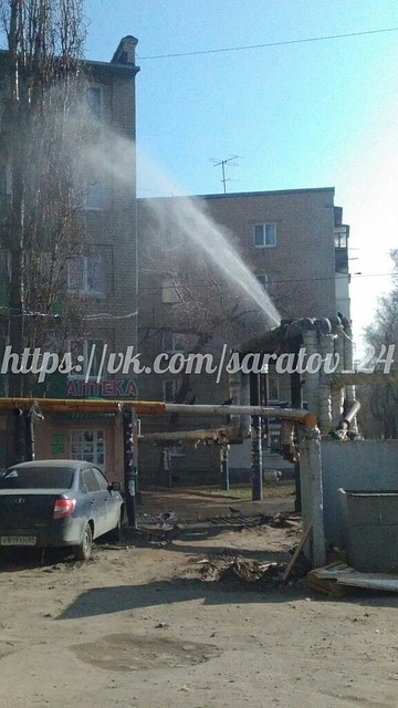 В Ленинском районе прорвало трубу.