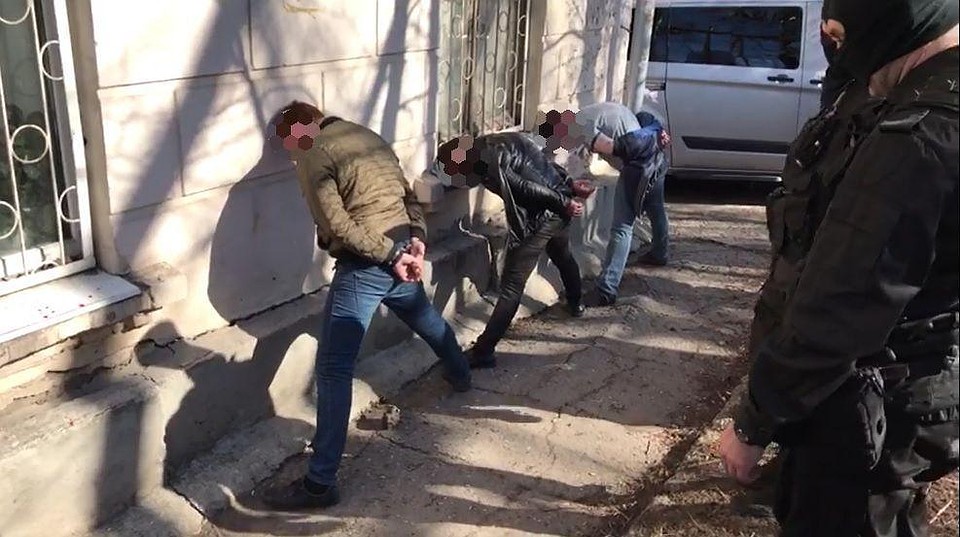 В отношении всех трех задержанных возбудили уголовное дело по статье «Разбой»