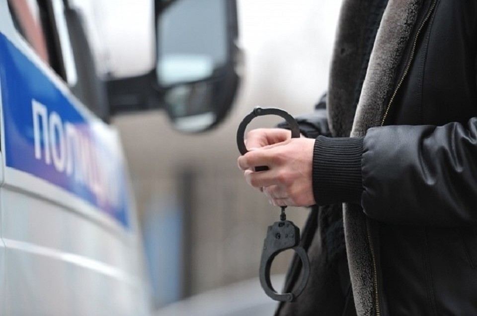 Пока мужчине грозит до 15 суток ареста.