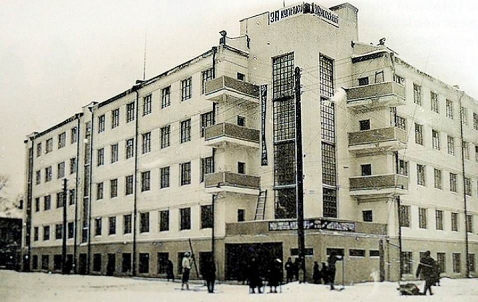 Эту первую в Томске 5-этажку построили еще при Сталине. Фото: obzor.westsib.ru.