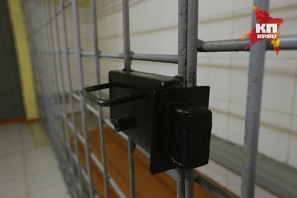 Если вину мужчину докажет суд, полицейскому грозит до шести лет колонии и крупный штраф.