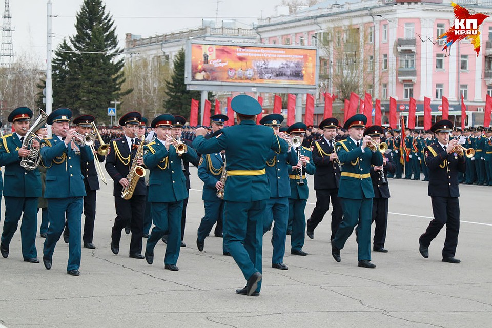 Репетиция Парада Победы прошла в Барнауле. Фото: Олег УКЛАДОВ