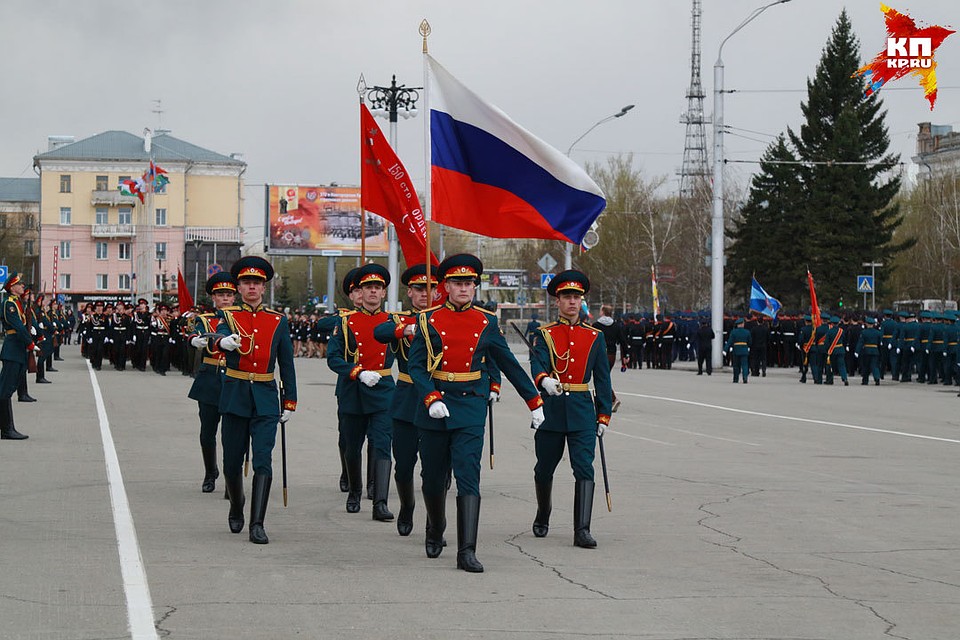 Репетиция Парада Победы прошла в Барнауле. Фото: Олег УКЛАДОВ