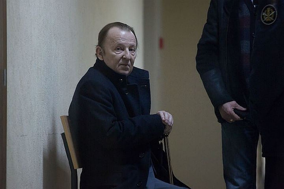 Вячеслав Нотяг требовал себе ежеквартальные "премии" в 300 тысяч рублей.