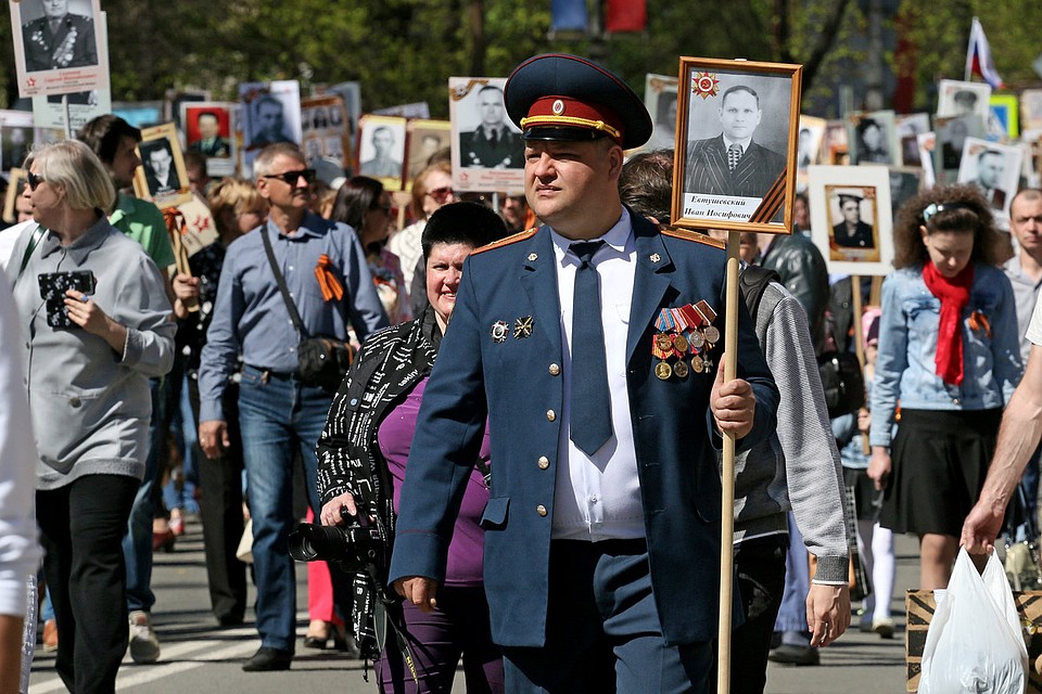 Во время движения колонна растянулась на несколько километров.