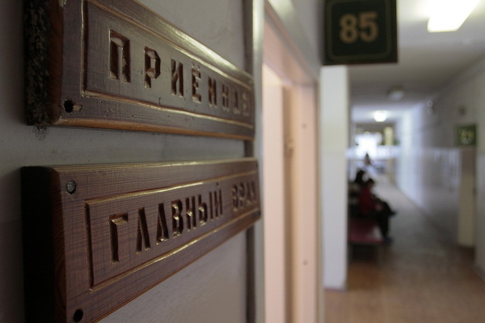 Как должностное лицо, главный врач должен был следить за порядком в документах.