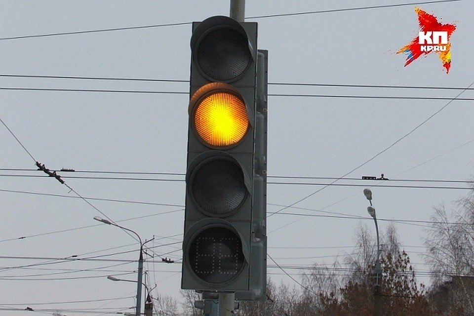 На оживленных перекрестках не работают светофоры. Фото: Архив "КП"