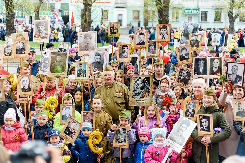 «Ростелеком» в Барнауле поддержал детский «Бессмертный полк»