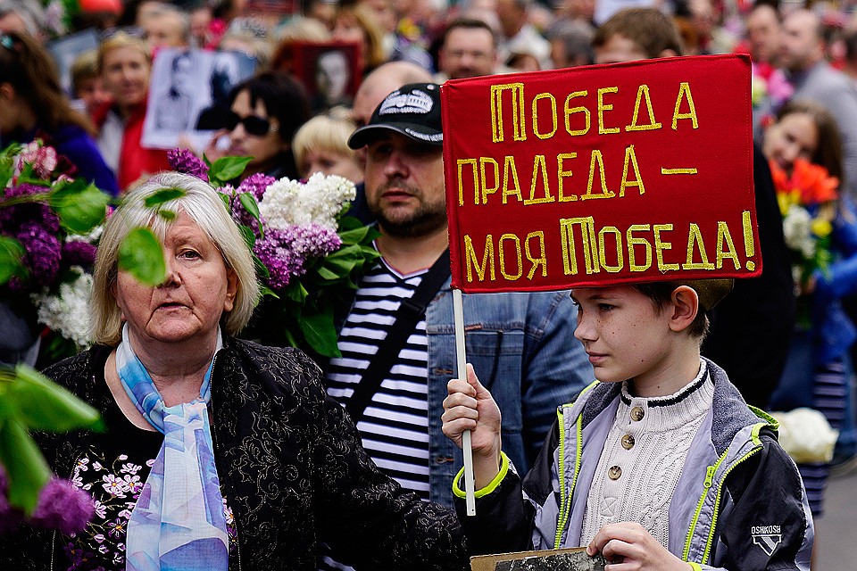 Одесса. 9 мая 2017. Участники акции "Бессмертный полк" во время шествия по случаю 72-й годовщины Победы в Великой Отечественной войне. Архип Верещагин/ТАСС