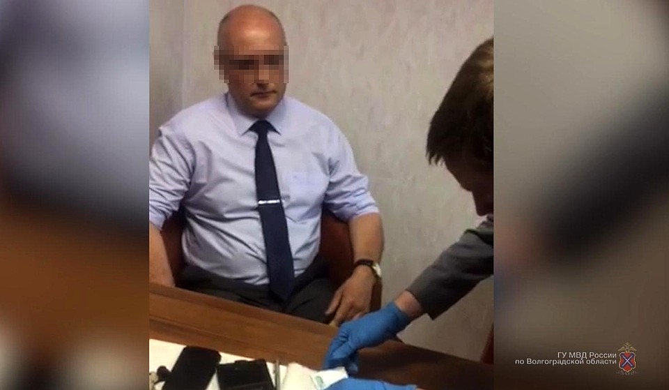 Только за минувший год главврач заработал на "откатах" подчиненных 360 тысяч рублей.