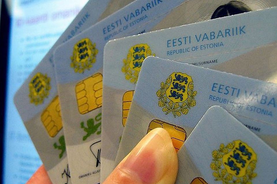 В Эстонии вновь разгорается скандал, связанный с ID-картами. Фото: с сайта Rus.Postimees.ee