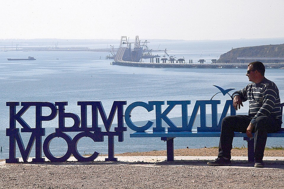 16 мая 2018 года открылось автомобильное движение по Крымскому мосту