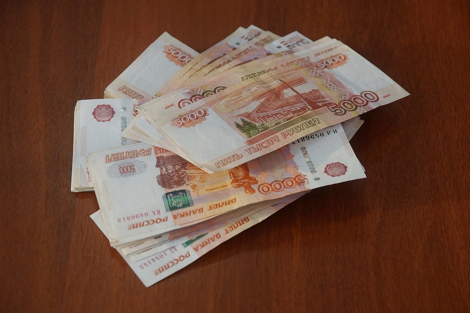 Мужчину приговорили к 5 годам колонии общего режима и штрафу 5 млн рублей за мошенничество и получение взятки