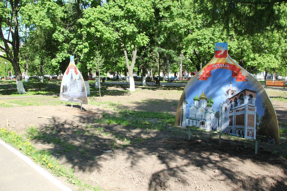 Новые клумбы в парке 50-летия ВЛКСМ в Ярославле.