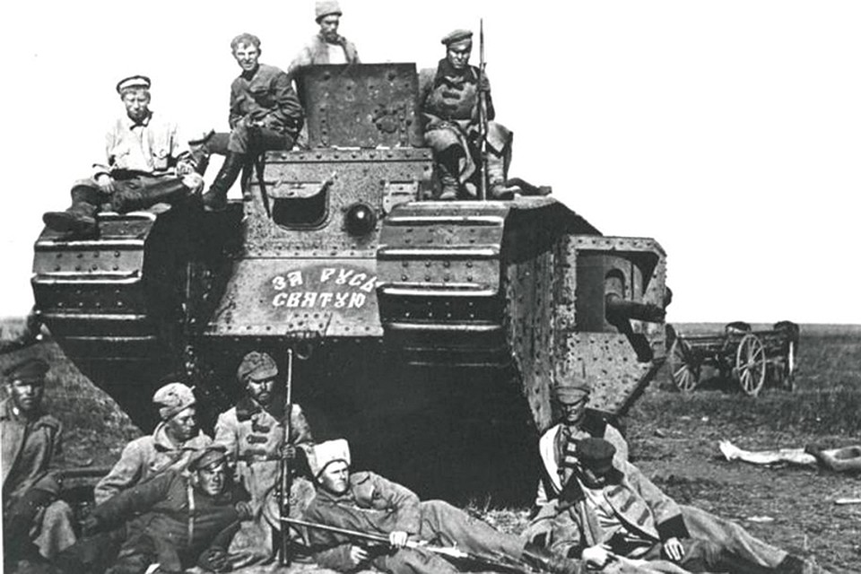 Исход гражданской войны решила простая вещь. Кого большинство населения поддержало, тот и победил