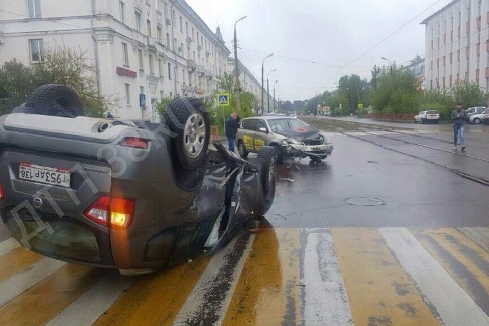 Внедорожник перевернулся после ДТП в Ангарске. Фото: ДТП-38