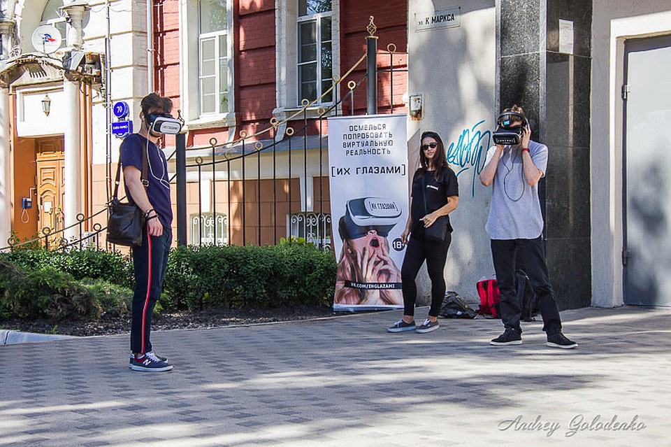 Таким эффектным способом волонтеры привлекали внимание прохожих. Фото Андрея Голоденко.