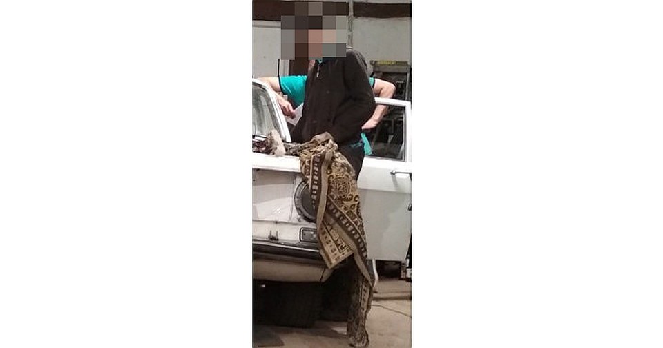 В Уфе автослесарь погиб под упавшей машиной