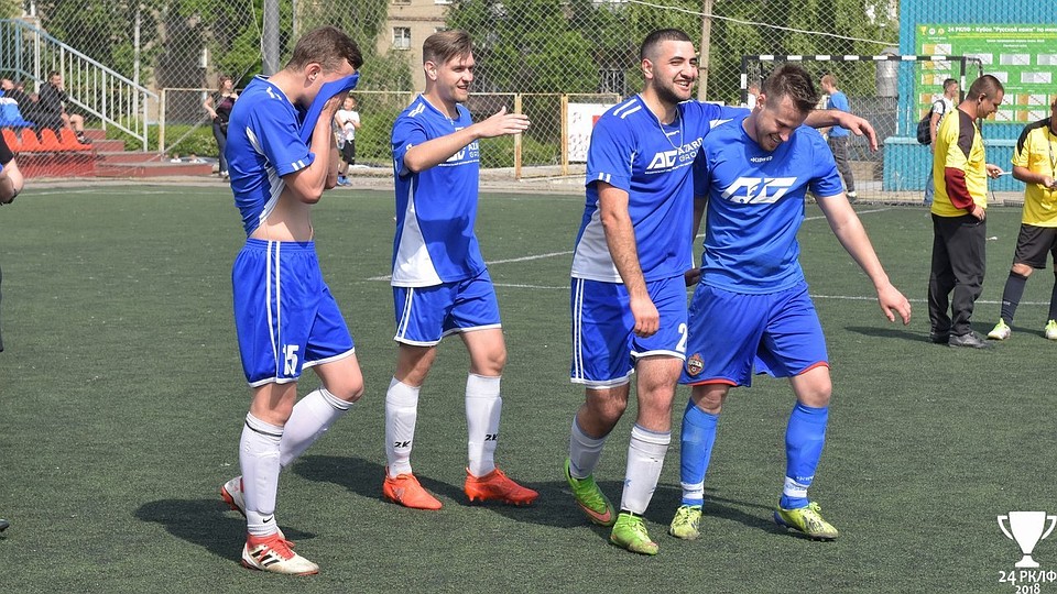 "Азард Групп" празднует выход в полуфинал.