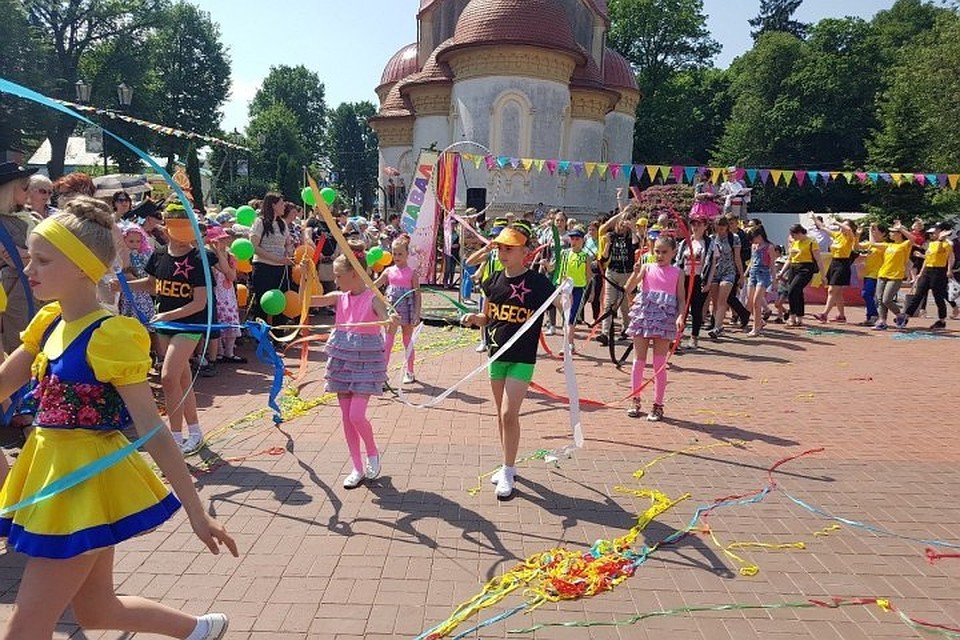 Карнавал на центральной площади Гурьевска.