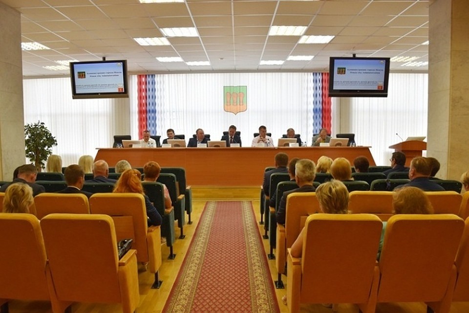 На повестке дня было несколько вопросов.