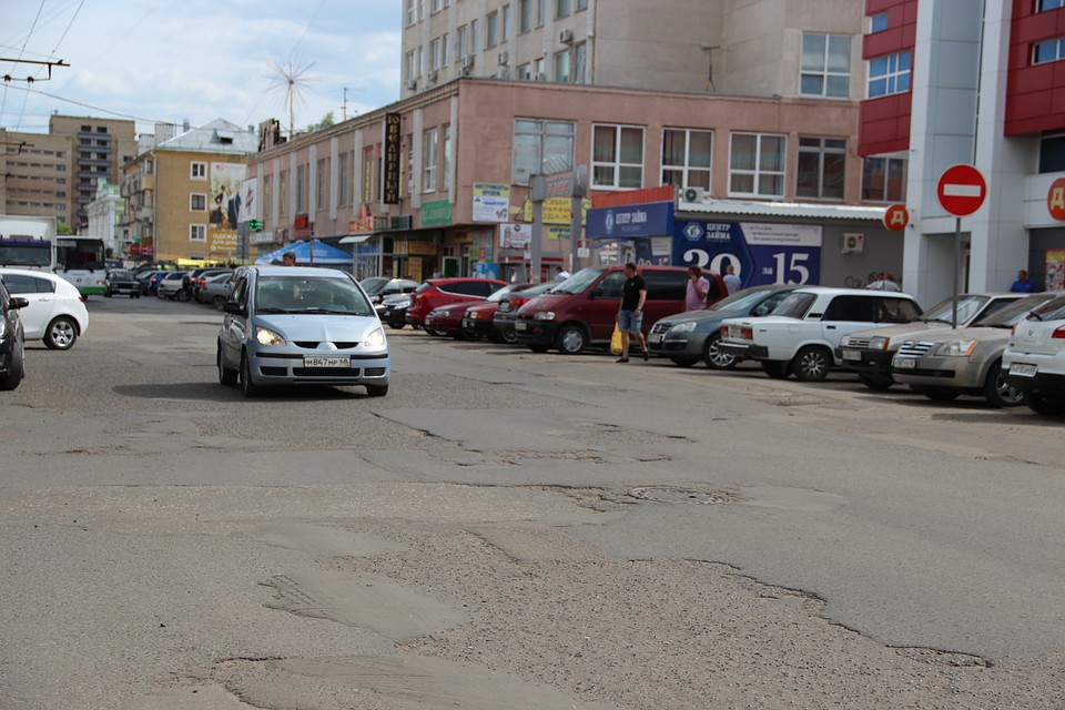 Дороги у центрального рынка доделают в этом году.
