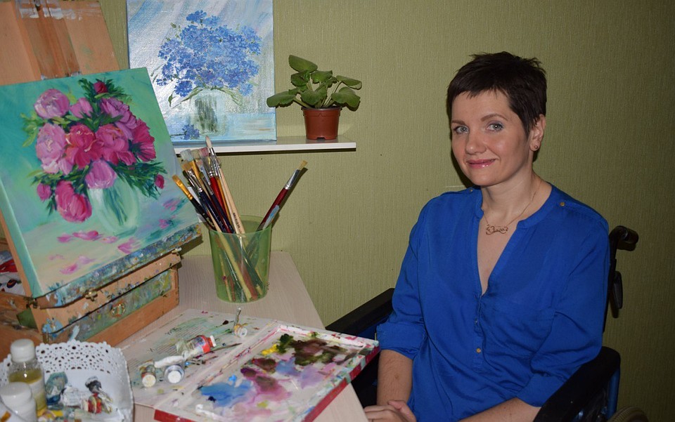 Ольга Шарова начала рисовать, когда болезнь парализовала ее.