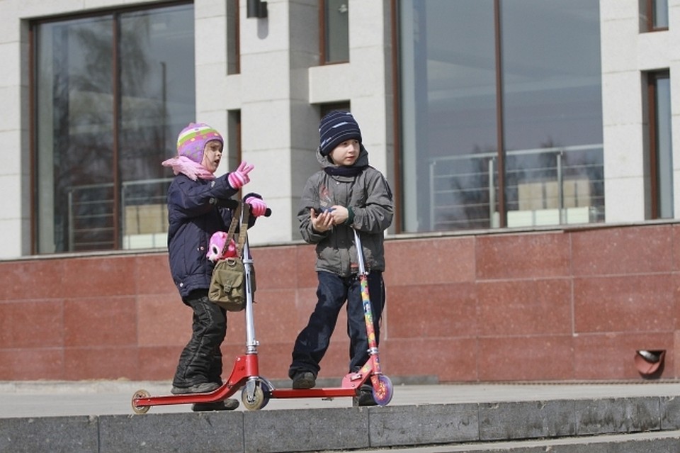 следить за детьми нужно и днем, и ночью