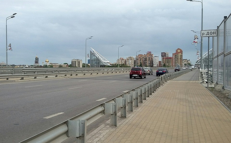 Активная ростовчанка предлагает установить балконы на Ворошиловском мосту