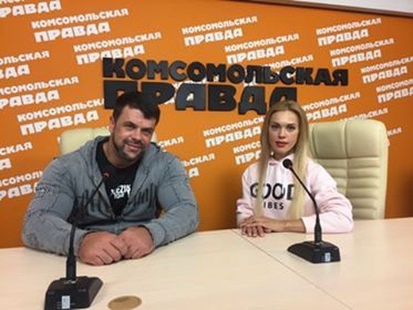 элит-тренер, вице-чемпион «Арнольд Классик Европа - 2014» Антон Муштанов и абсолютная чемпионка Нижегородской области по фитнес-бикини Анастасия Тимофеева