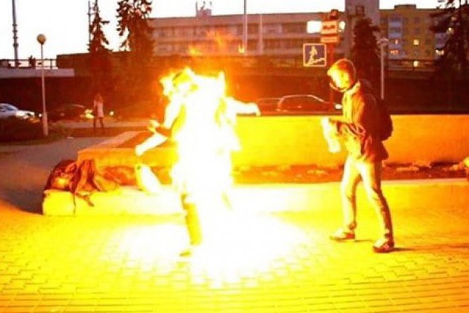 В суде оказался только 19-летний Павел Н., который, как выяснилось, поджег себя и друга. Фото: кадр видео