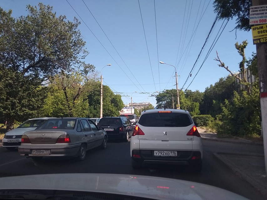 Симферополь встал в пробках из-за блэкаута
