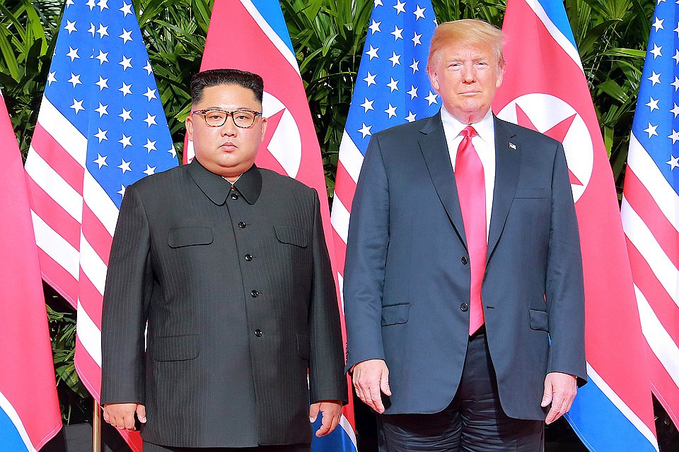 Дональд Трамп и Ким Чен Ын перед началом переговоров в Сингапуре, 12 июня 2018 г.