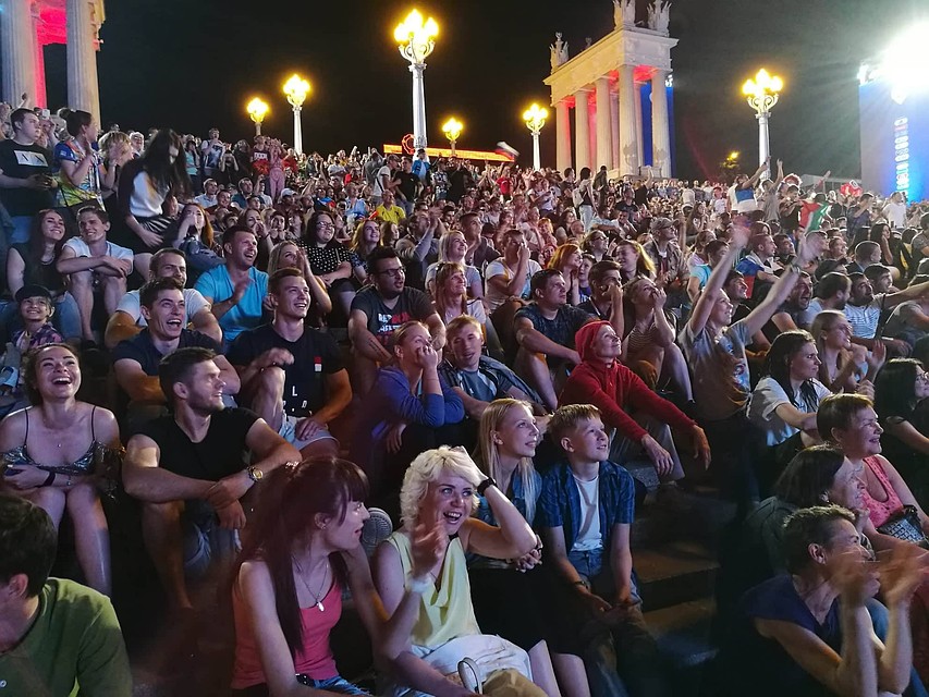 Много людей было и на Фестивале болельщиков.